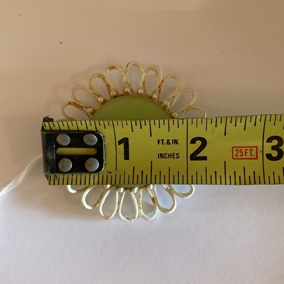 Vintage green and white brooch - Picture 5 of 5